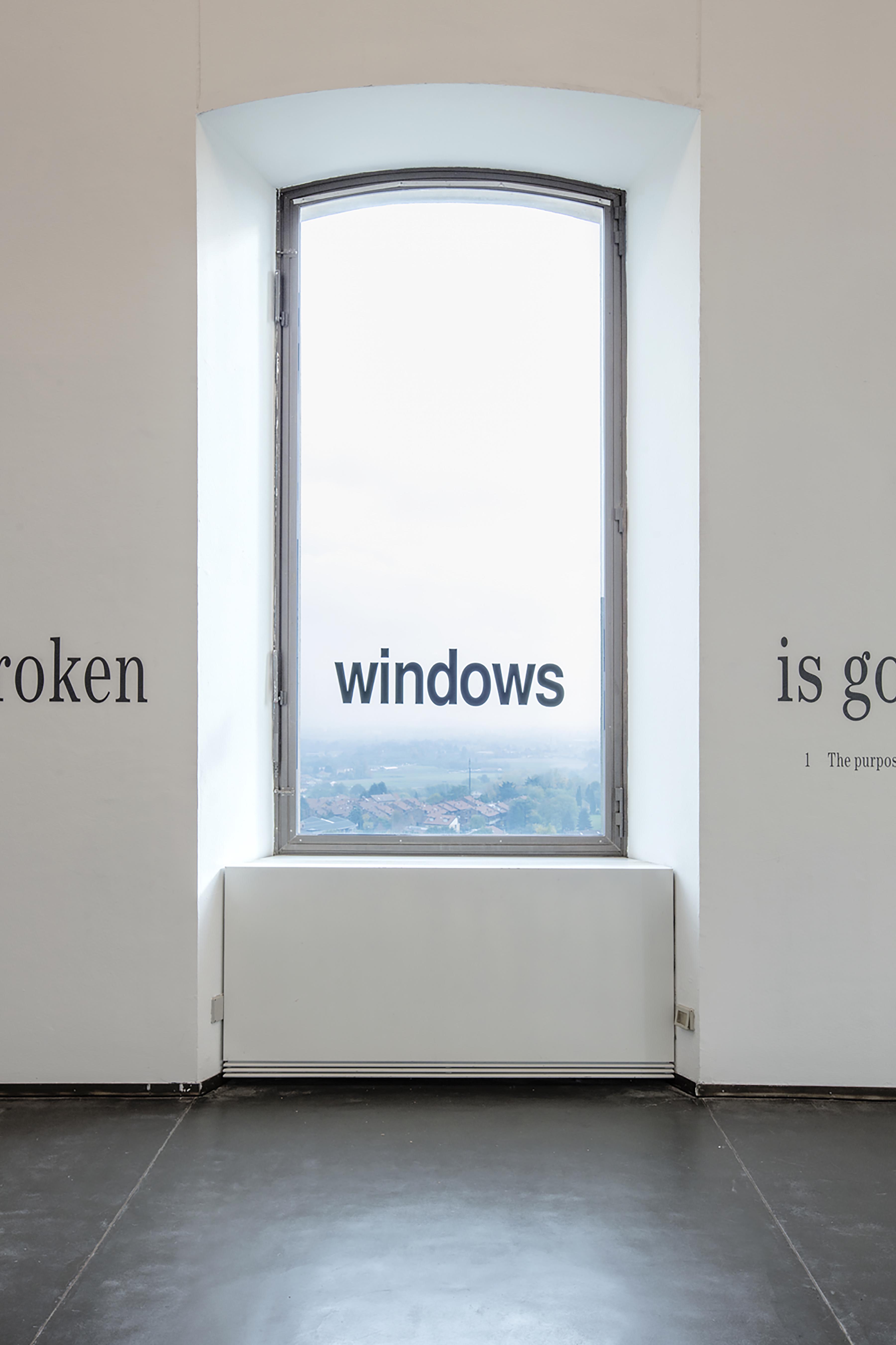 u0022Hito Steyerl. The City of Broken Windowsu0022, veduta espositiva